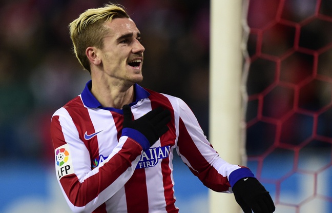 antoine-griezmann-patting-the-atletico-badge-may-2015